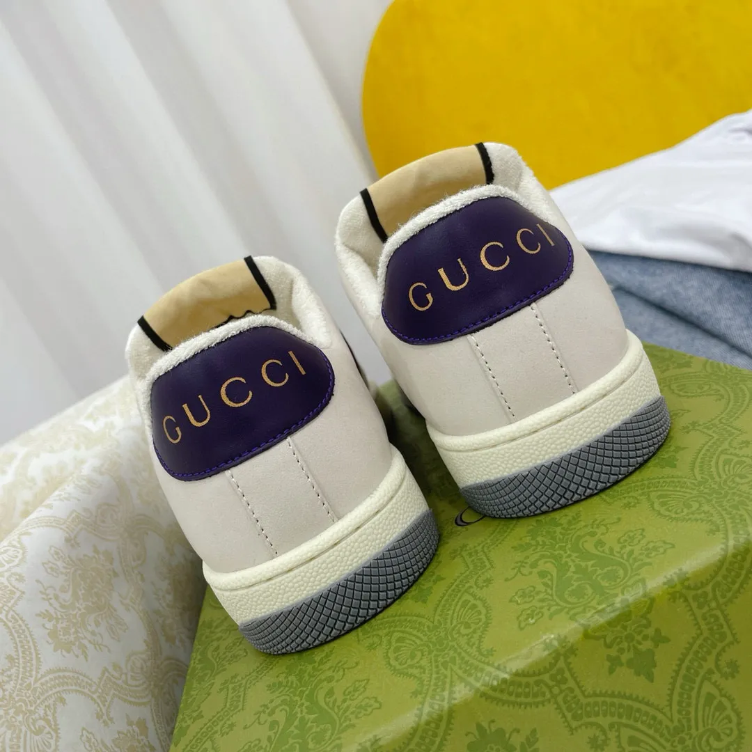 Ex-factory price: 540💰 GUCCI Gucci's newly upgraded back cover lining, top-notch old dirty shoes, classic casual sports shoes for couples, retro sneakers and old G family dirty shoes, updated at the counter simultaneously! ①The shoe upper has the same water-based edge coating process as the original version⚠️The ordinary oil edges on the market have a strong glue feel and are easy to fall off! Grade A first-layer nubuck leather (with pores)/matching computer embroidered double G cloth, high-density terry velvet lining. ② A PVC transparent small round mark sealing line is added to the details of the midsole. The mold is opened six times and the jewelry craftsmanship is used to customize the two-color double G buckle, striving to be the same as the original version. A pair of buttons is more than three times more expensive than ordinary buckles on the market. ③An old two-color washable label, the chip is placed on the outer waist of the right foot, the entire shoe is completely hollowed out with rubber technology, TUP material (rubber to distinguish the market) with the latest green packaging from the counter, 3D printed handbag, and a pair of shoelaces. There is no pressure when entering and exiting the counter. You can buy a 1:1 accurate replica of the original version and modify and upgrade it repeatedly. The details are perfectly restored, the materials are all customized, and they are truly top-notch. Please look at the details clearly to identify the quality. Upper: First-layer frosted cowhide/embroidered double G cloth. Lining: original high-density velvet lining. Foot pads: original pearlescent sheepskin. Outsole: private molded vacuum TPU material. Packaging: original top-grade full set packaging at the counter. Shoe size: women's size 35-40, men's size 39-44 (men's size 38, 45🉑️customized, non-returnable)